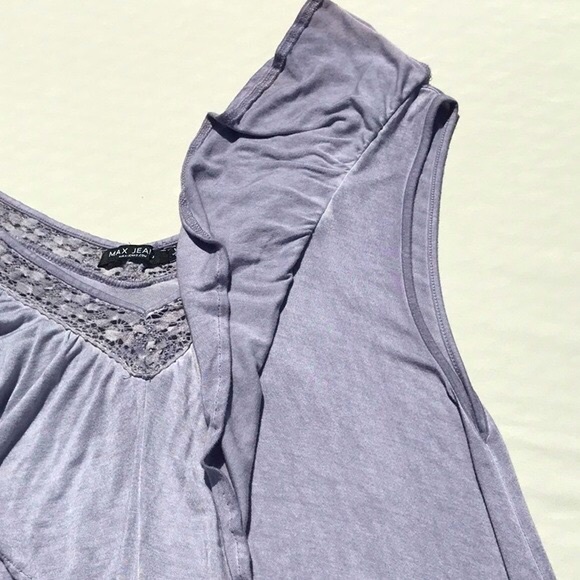 Max Jeans Blue Ruffled Double V Neckline Swing Top Size Medium - Picture 15 of 15